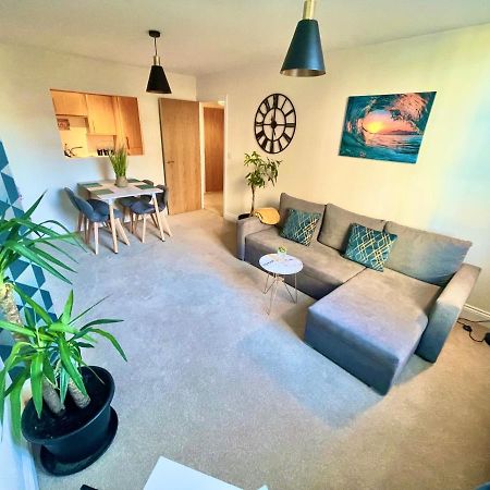 A Stylish Retreat - Super King Bed - Heart Of Town Centre - 5 Mins Stroll To Beach Борнмут Экстерьер фото