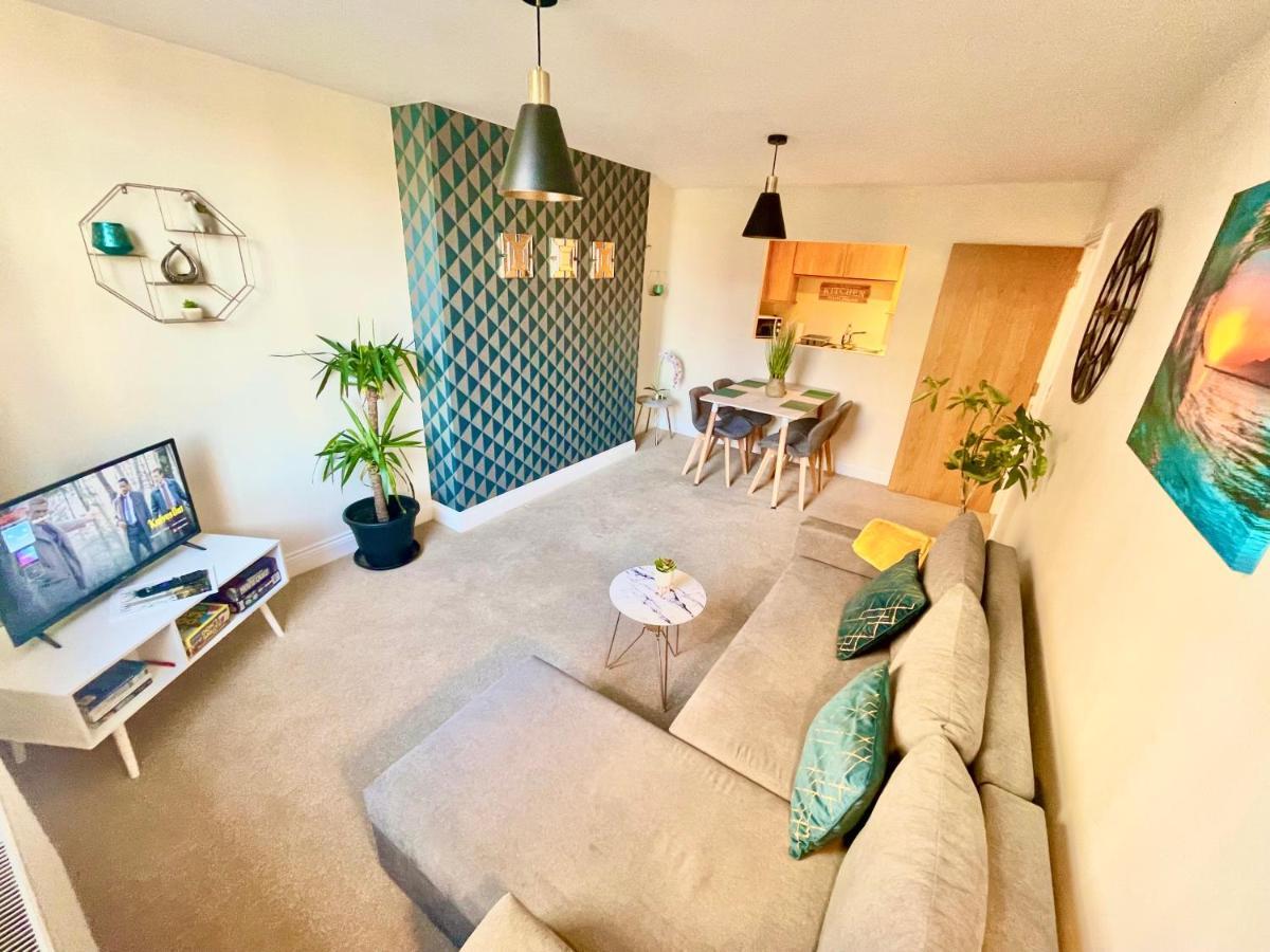 A Stylish Retreat - Super King Bed - Heart Of Town Centre - 5 Mins Stroll To Beach Борнмут Экстерьер фото