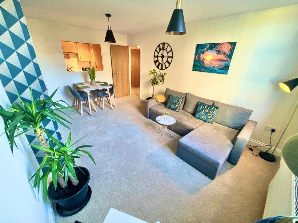 A Stylish Retreat - Super King Bed - Heart Of Town Centre - 5 Mins Stroll To Beach Борнмут Экстерьер фото