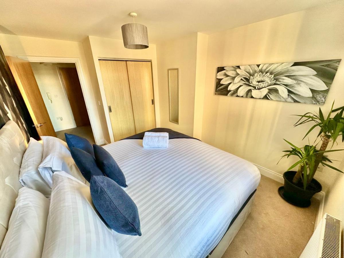 A Stylish Retreat - Super King Bed - Heart Of Town Centre - 5 Mins Stroll To Beach Борнмут Экстерьер фото