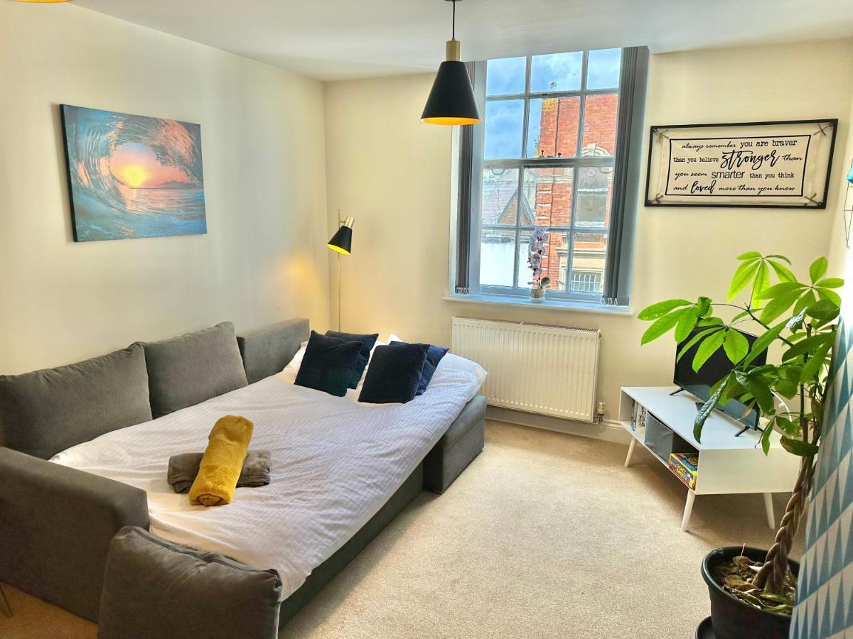 A Stylish Retreat - Super King Bed - Heart Of Town Centre - 5 Mins Stroll To Beach Борнмут Экстерьер фото
