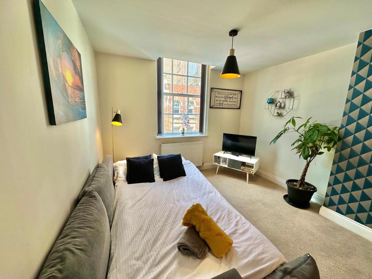 A Stylish Retreat - Super King Bed - Heart Of Town Centre - 5 Mins Stroll To Beach Борнмут Экстерьер фото